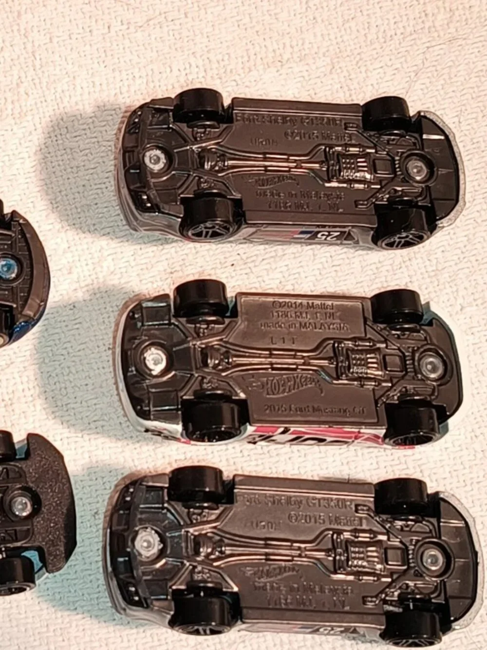 Hot Wheels Ford Mustang 5-Car Diecast Lot – Shelby GT350R & Race Cars